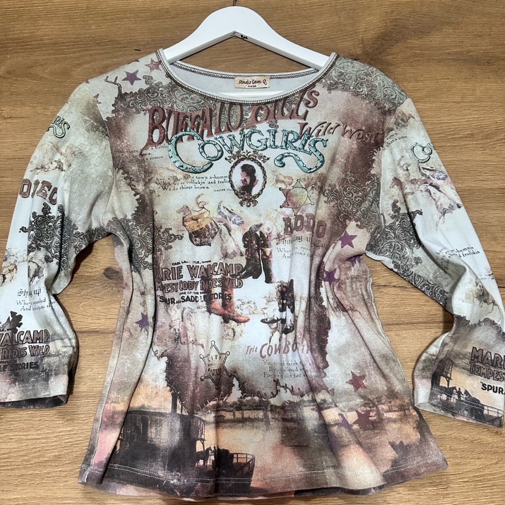 Studio Gem Q Paisley Graphic Top
